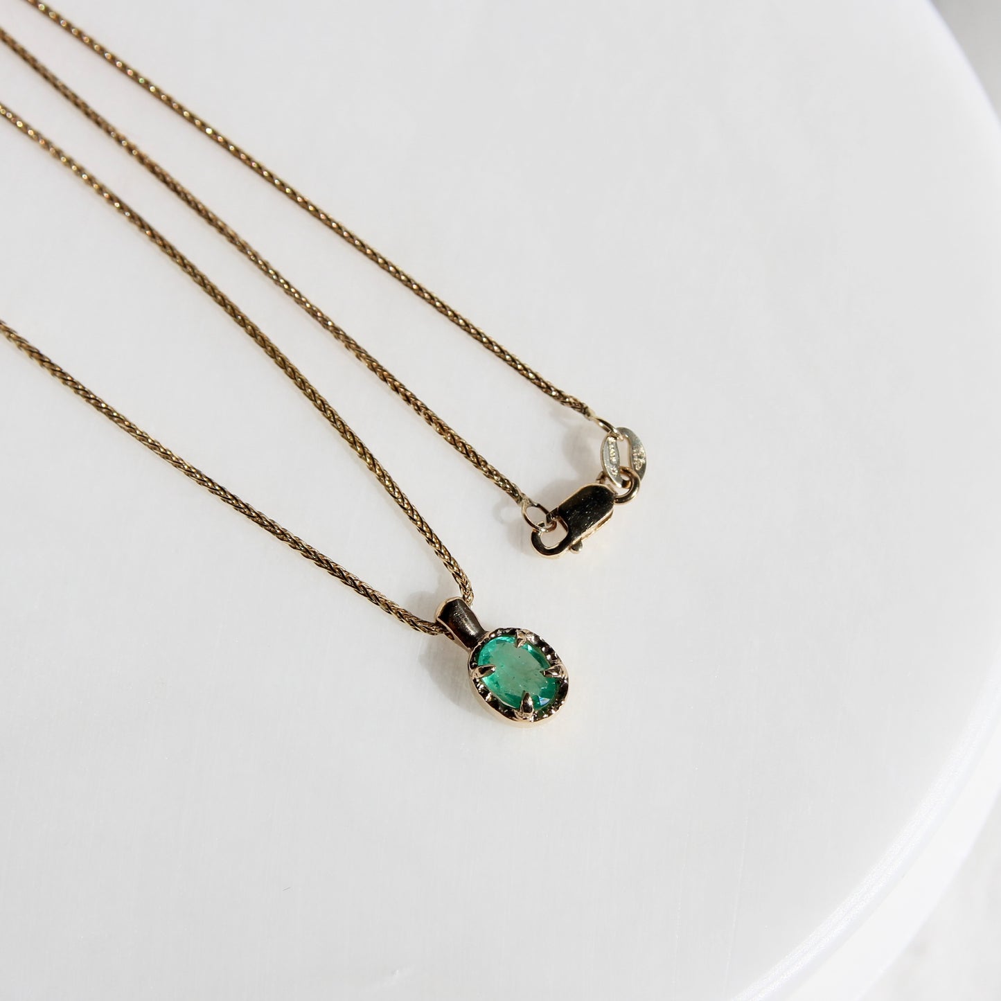 0.54ct oval textured bezel emerald necklace