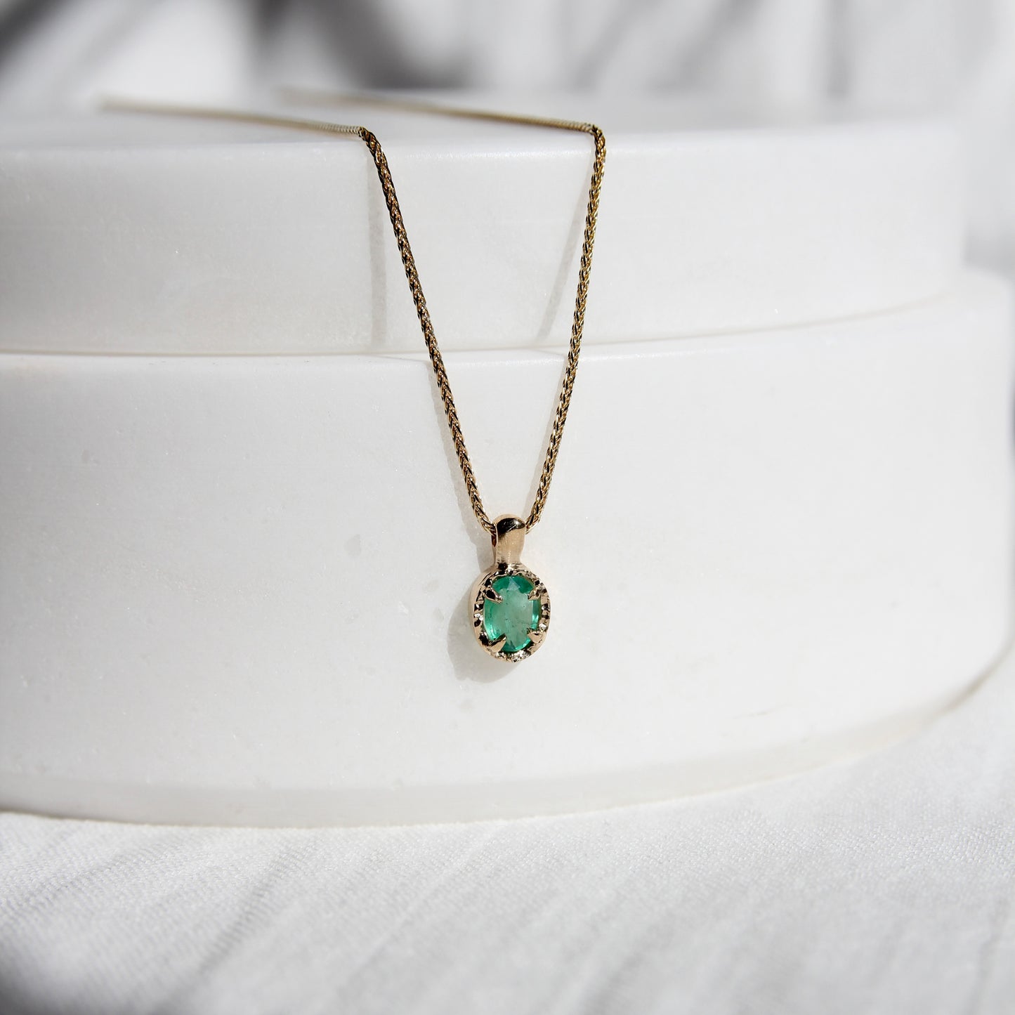0.54ct oval textured bezel emerald necklace