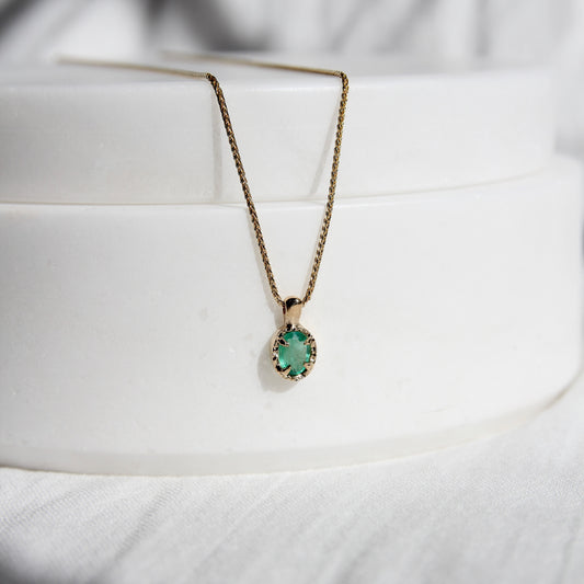 0.54ct oval textured bezel emerald necklace