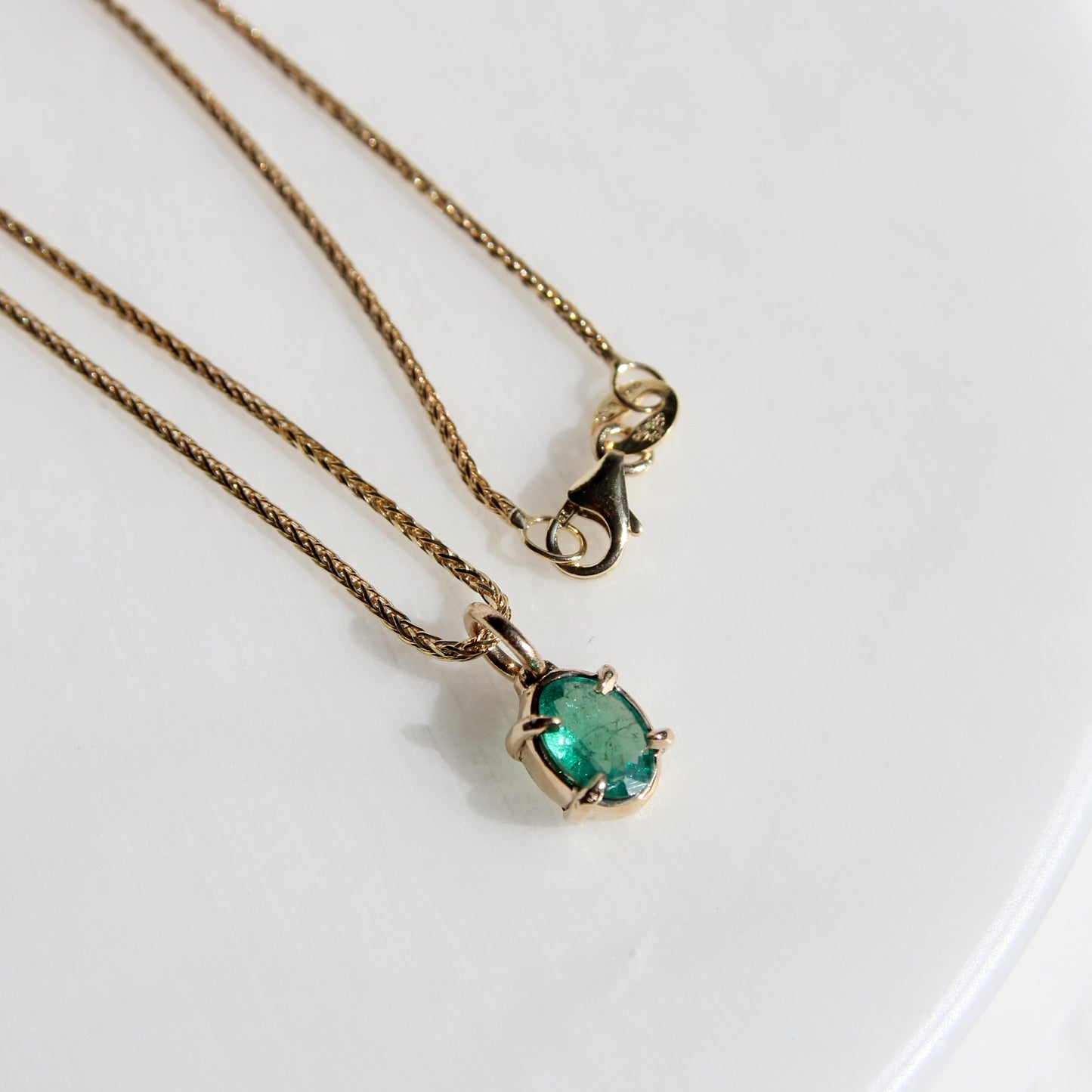 0.60ct claw set oval emerald necklace