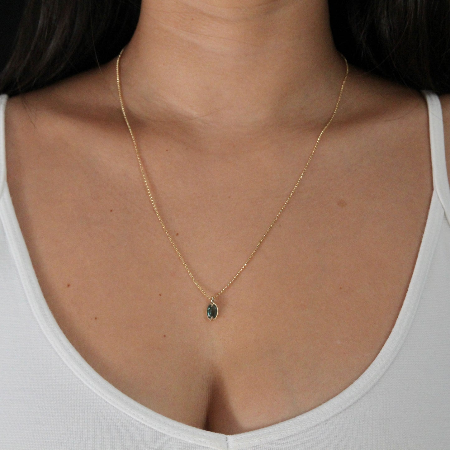 0.54ct oval emerald necklace