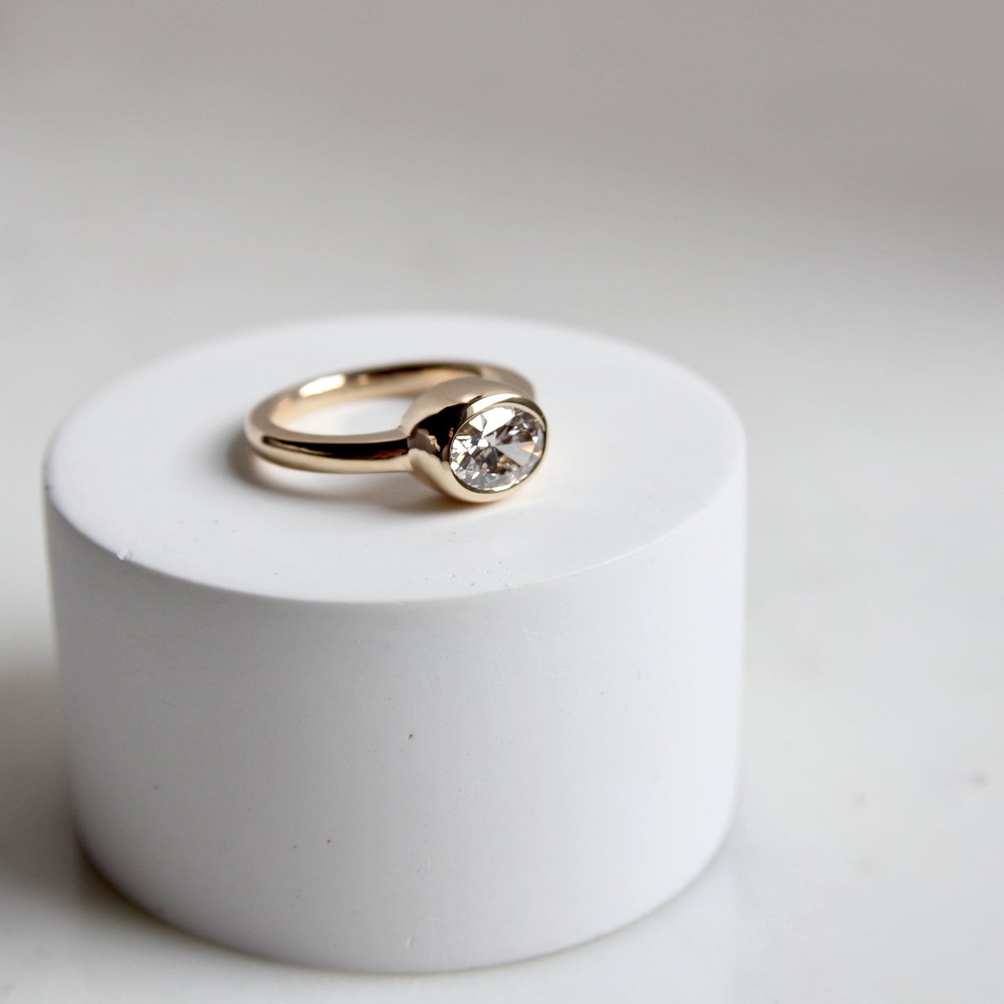 Lab Diamond Oval East-West Solitaire