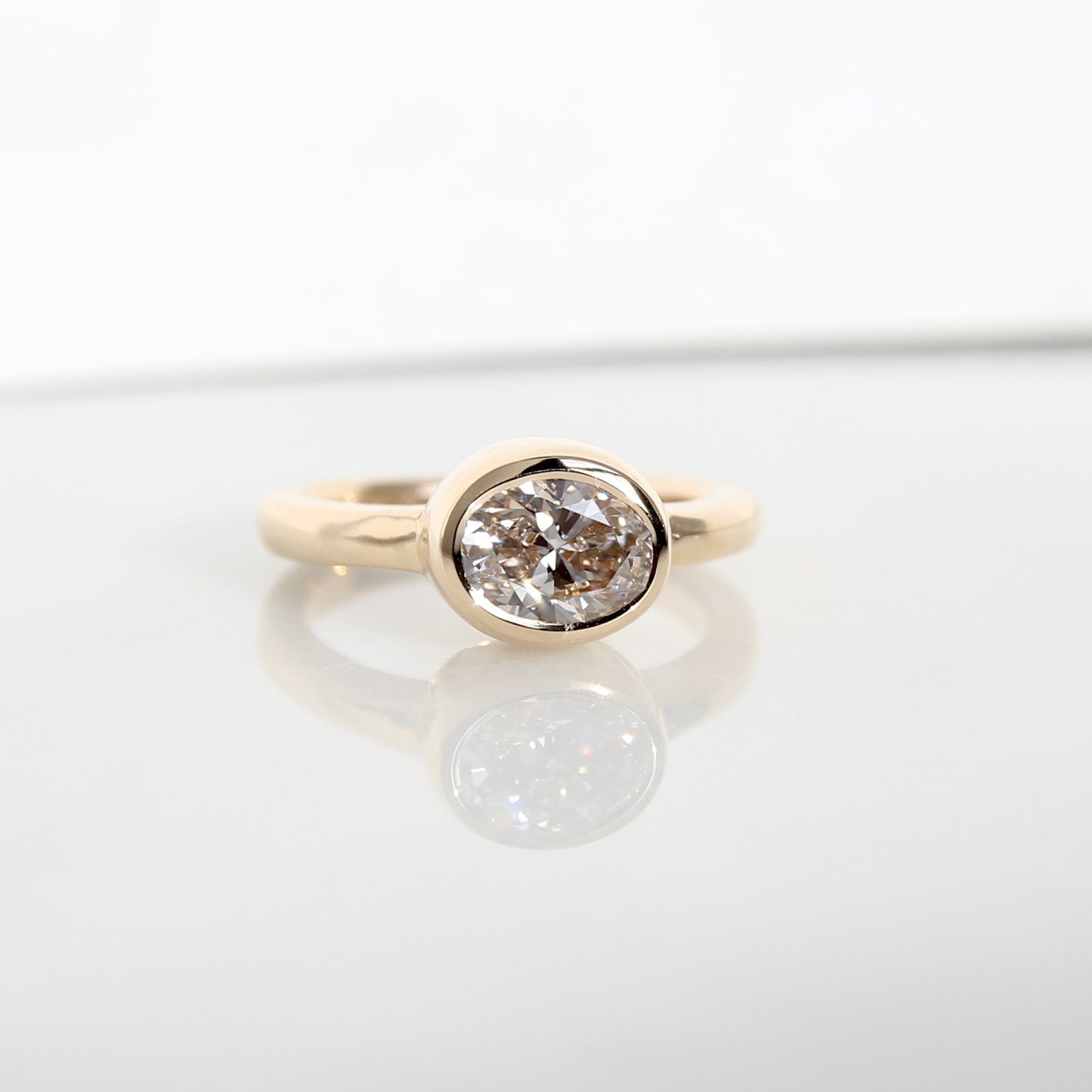 Lab Diamond Oval East-West Solitaire