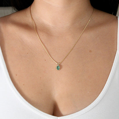 0.54ct oval textured bezel emerald necklace