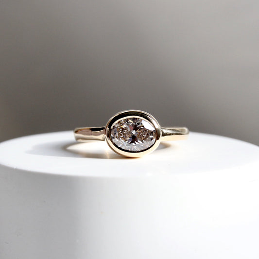 Lab Diamond Oval East-West Solitaire